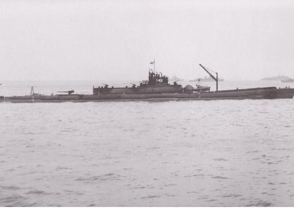日本伊-400型大型载机潜水艇