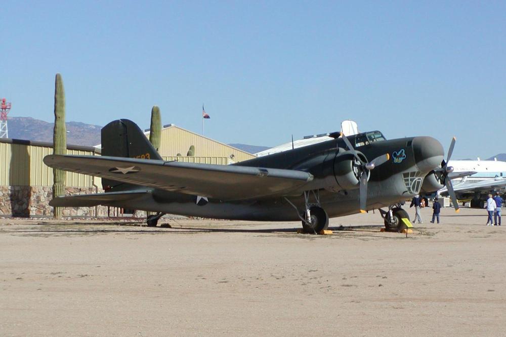 B-18轰炸机