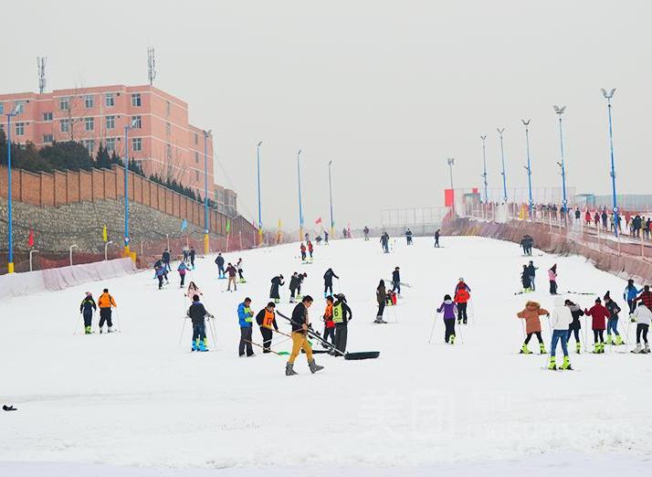 白鹿原滑雪场